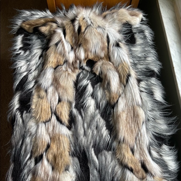Spirithoods Naughty Rabbit Wolverine Faux Fur Spirithood - Picture 6 of 7